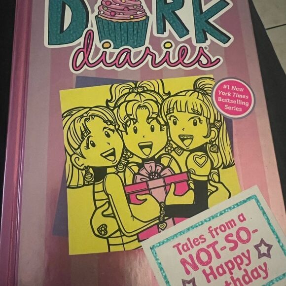Dark Diaries Party Book - Picture 1 of 6